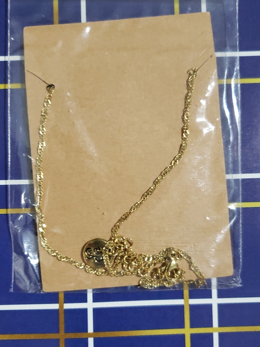 NWT-Plunder Gold Initial W Pendant Necklace - W - Picture 3 of 3